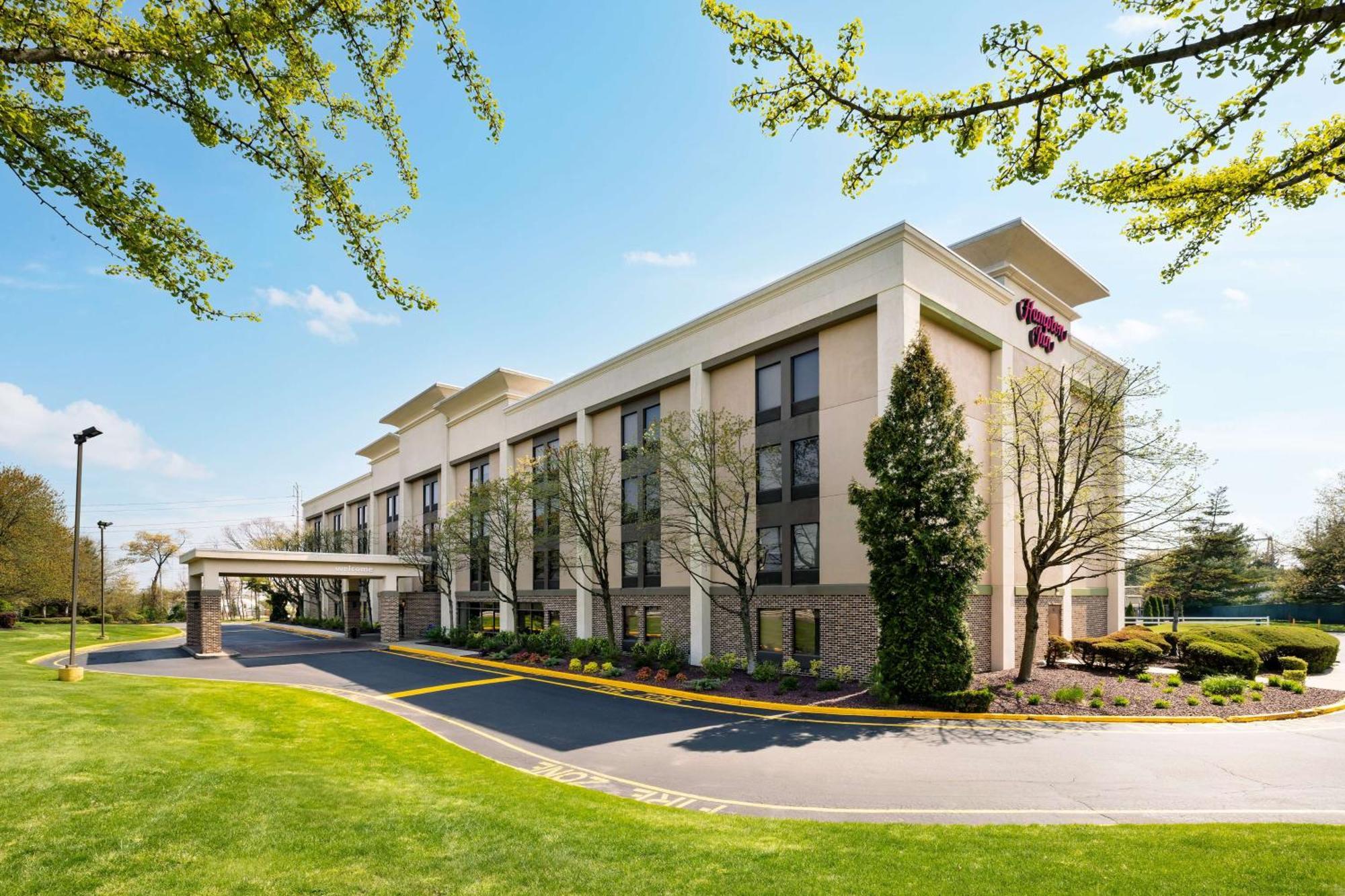 Hampton Inn Long Island/Islandia Exterior photo